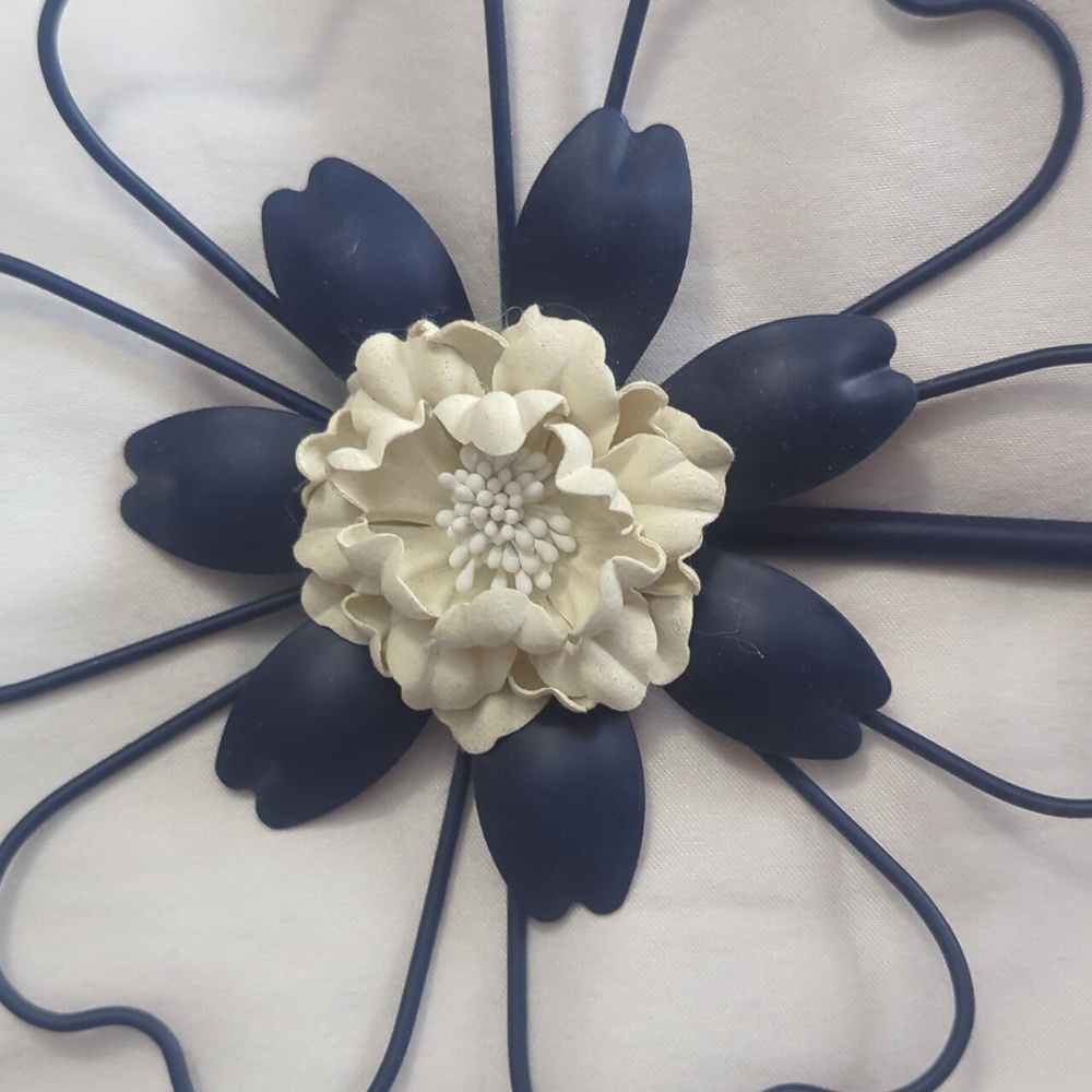 Wall Hook Wire Flower Navy Blue and Cream - Picture 3 of 9
